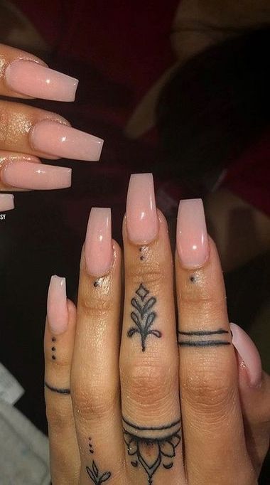 10 Creative Finger Tattoo Ideas For A Bold And Unique Look Tatuajes 10 Creative Finger Tattoo Ideas For A Bold And Unique Look Tatuajes